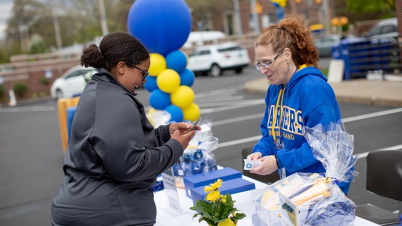 Students volunteering at event
