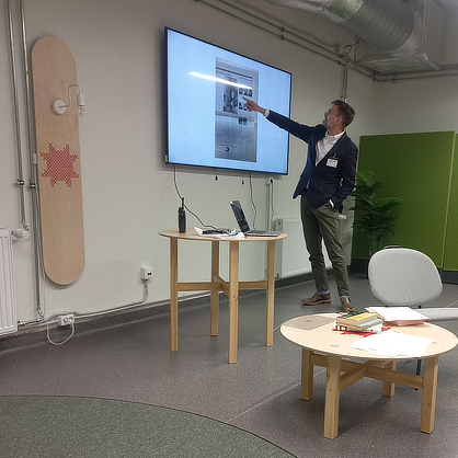 Professor Woodworth discussing with students in Viru Prison the history of late Soviet-era Estonia.