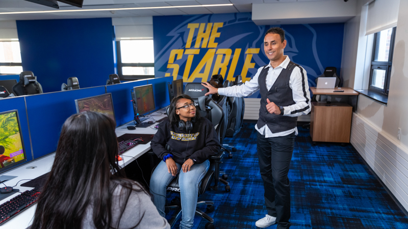Mehdi Mekni, Ph.D. teaching students game design in UHN's Charger's Stable
