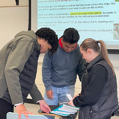 Christopher Hernandez ’28 (center).