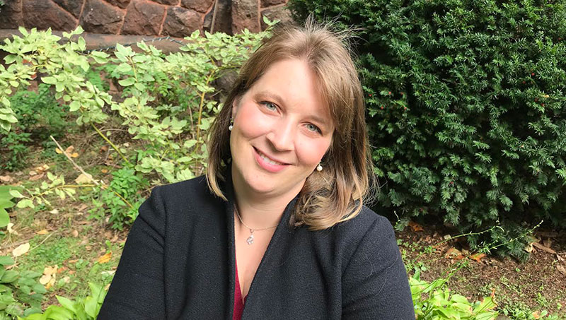 Image of Jess Holzer Headshot