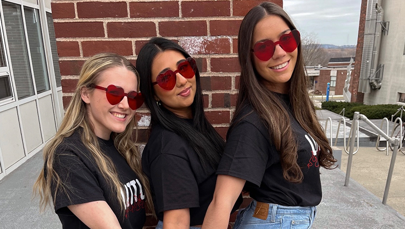 Melissa Nunez ’24 (center) and her “littles.”