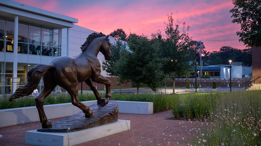 Charger statue