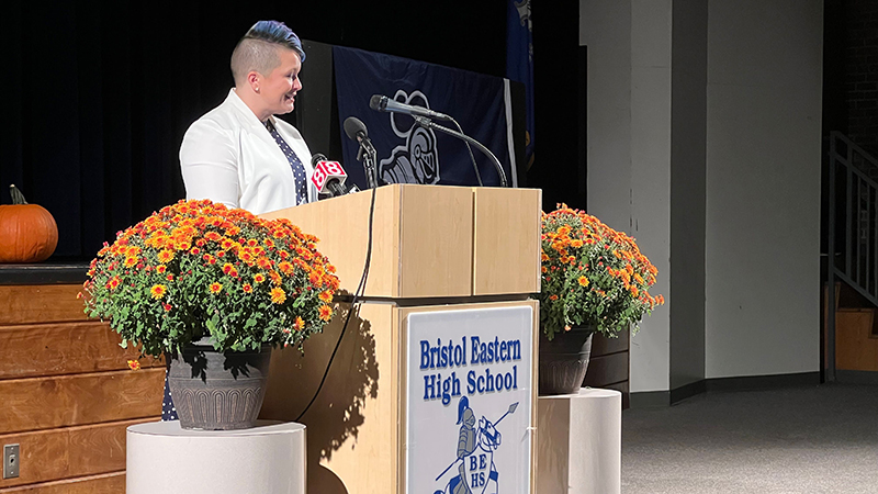 Carolyn Kielma ’02 M.S. speaks after receiving the Connecticut Teacher of the Year Award.