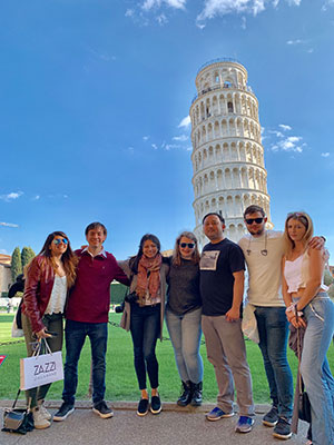 Image of students in Italy