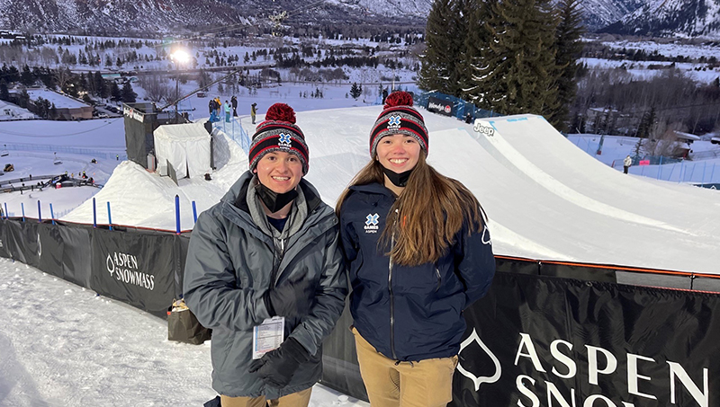Image of Josie Schmidt ’22 and Nic Demichele ’22 in Aspen, CO