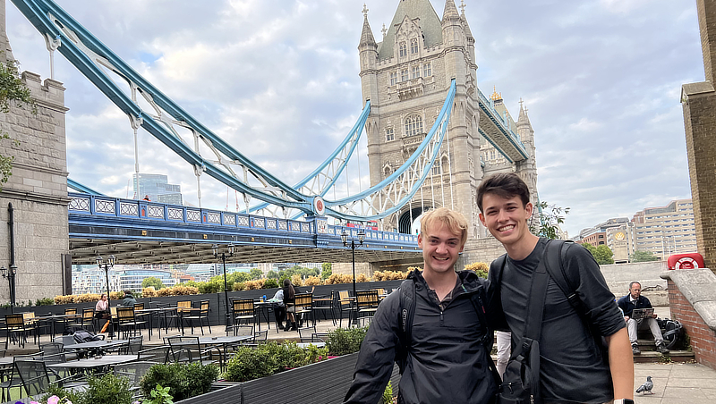 Brennig Johnson ’26 (left) and Noah Iott ’25 in London.