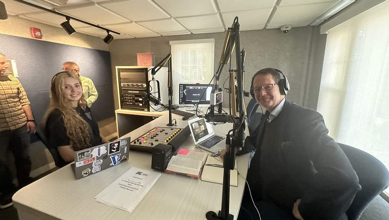 Arianna Timmins ’25 and Declan Hill, D.Phil., at WNHU.