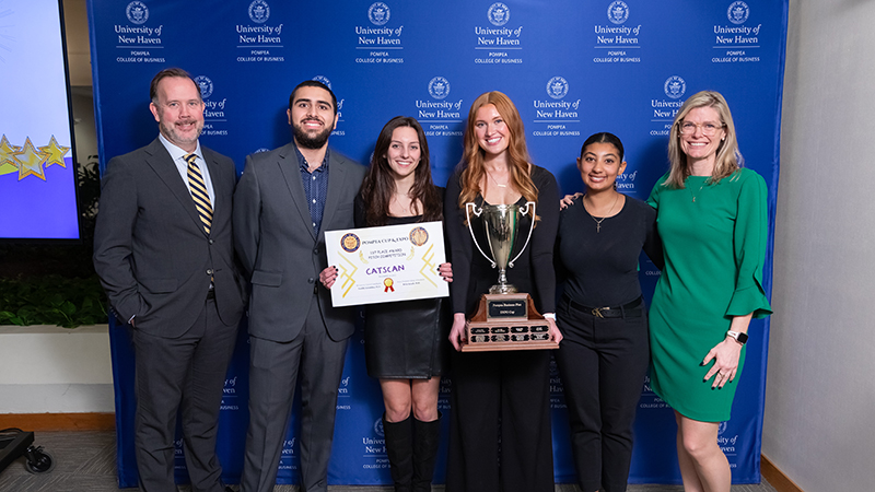 Dr. Brian Kench (far left) and Dr. Jan Jones with the members of Team CATSCAN.
